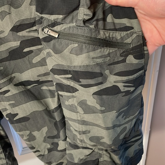 Columbia Silver Ridge Printed Cargo 10´´ Gravel Camo Print Shorts men’s size 40 - Picture 5 of 16